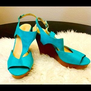 Size 11M teal leather sandals wedges💕